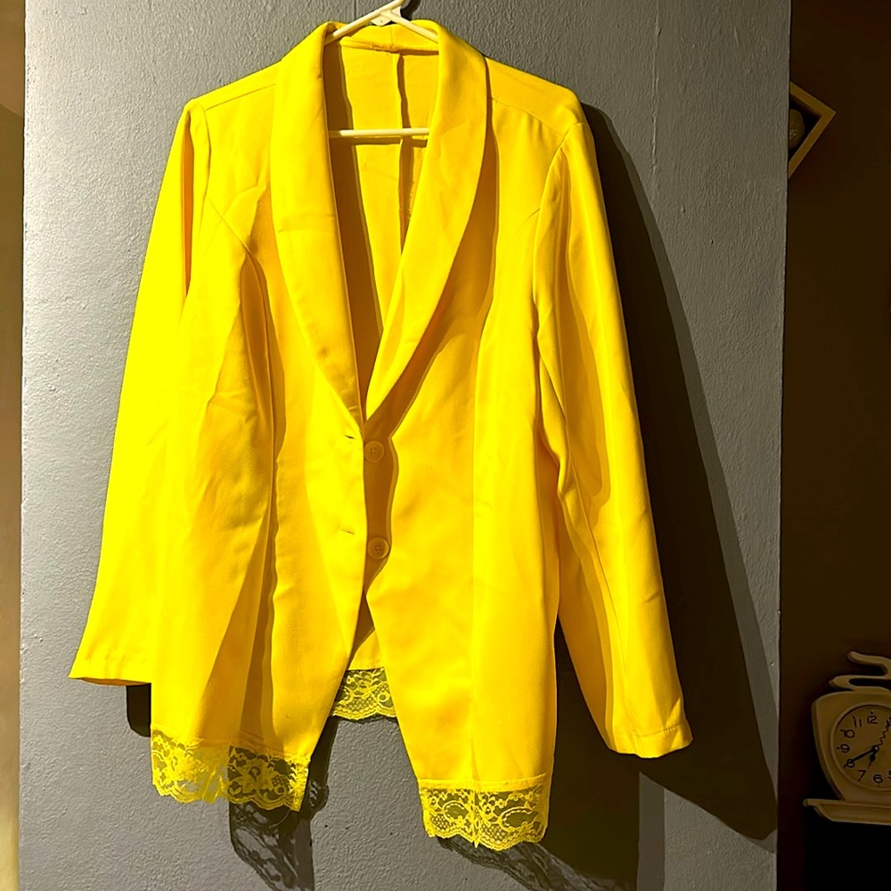 Yellow floral blazer
